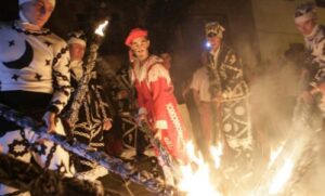 Cada 19 de mayo, día de San Juan Lorenzo se celebra la Contradanza de Cetina. Toda una danza barroca llena de mudanzas y acrobacias. Si el tiempo no lo impide, saldremos desde Zaragoza.