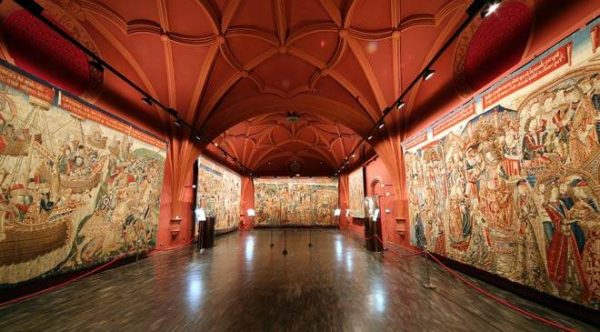 LA SEO Y EL MUSEO DE TAPICES