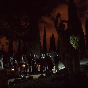 UNA NOCHE EN EL CEMENTERIO