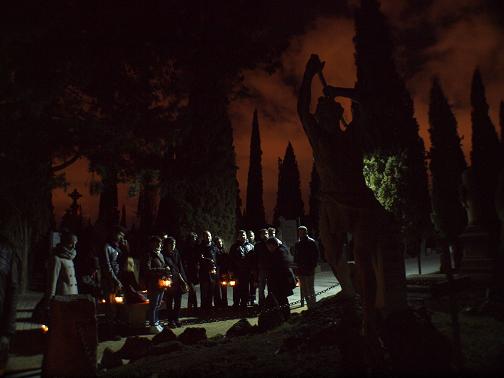 UNA NOCHE EN EL CEMENTERIO